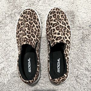 Cheetah print size 8 shoes